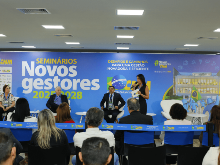 Equipes de Educação e Assistência Social da CNM mostram panorama e desafios dos setores para gestores eleitos